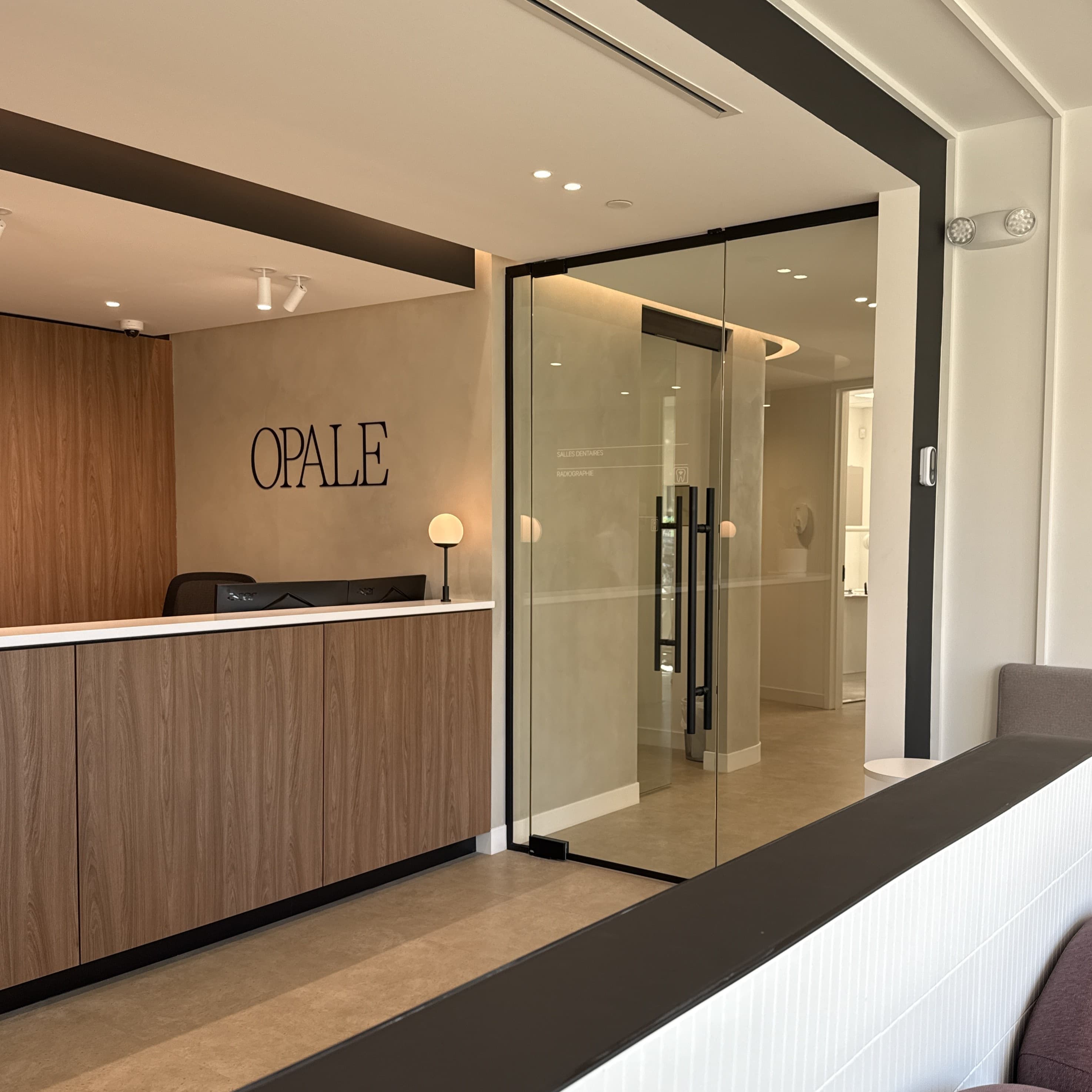 Entrée de la clinique Opale Dentisterie